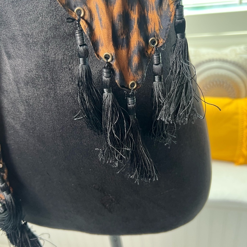 Versatile Stylings Echo 100% Silk Leopard Animal Print Scarf - Picture 6 of 13